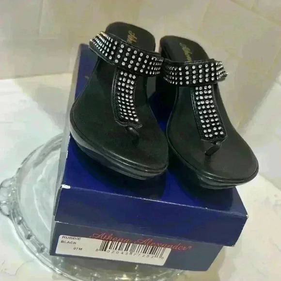 Athena Alexander Black Thong New Sandals with Rhinestones with BOX Size 7 - Picture 2 of 12